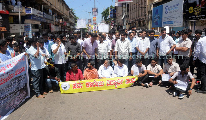 yettinahl_stdent_protst_12