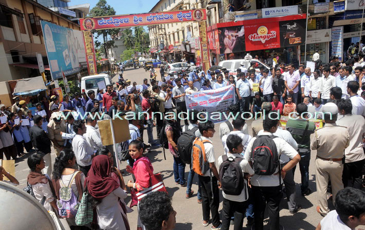 yettinahl_stdent_protst_13