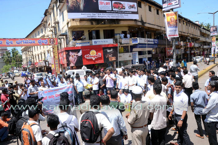 yettinahl_stdent_protst_8