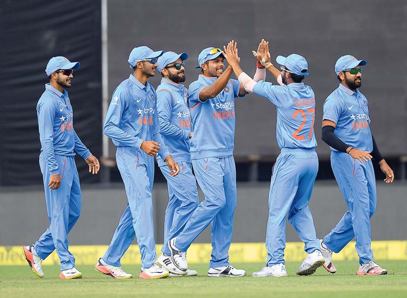 Indian team players celebrate after India's bowler Hardik Pandya dismissed New Zealand's batsman Luke Ronchi during the first one day international match between India and New Zealand at The Himachal Pradesh Cricket Association Stadium (HPCA) in Dharamsala on October 16, 2016. / AFP PHOTO / SAJJAD HUSSAIN / ----IMAGE RESTRICTED TO EDITORIAL USE - STRICTLY NO COMMERCIAL USE----- / GETTYOUT
