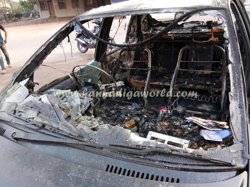 car_catches_fire-at-udupi-2